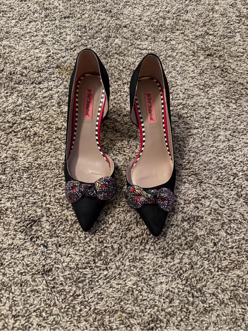 ❤️ Betsey Johnson Black D’Orsay Pumps | Rhinestone Bow | Heart Heel